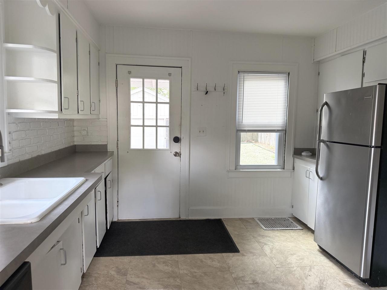 2nd image of 1745 Willis Ave, Grand Rapids, MI 49504 | MLS# 70552948
