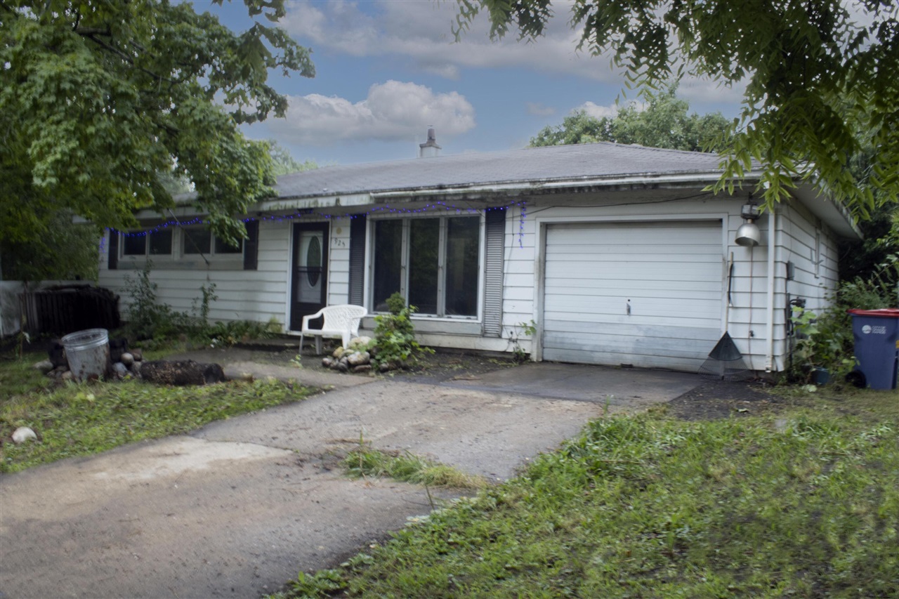 1st image of 925 Plymouth Ave, Grand Rapids, MI 49505 | MLS# 70552958