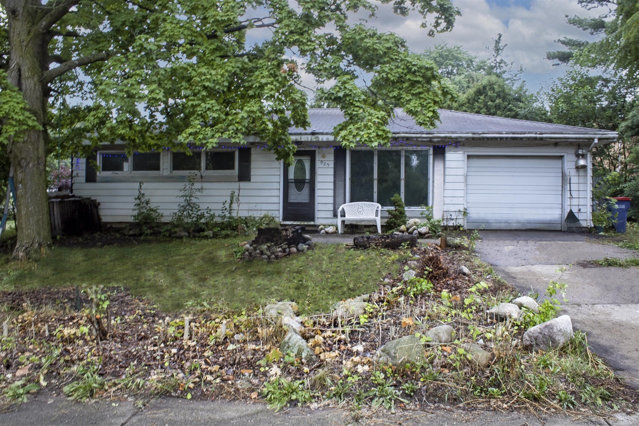 2nd image of 925 Plymouth Ave, Grand Rapids, MI 49505 | MLS# 70552958