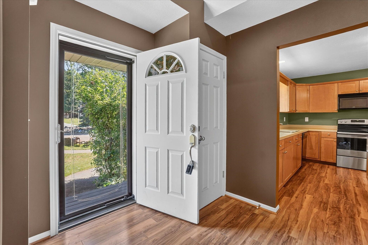 Photo 5 of Single family home for sale at 5677 Cartago Dr, Lansing, MI 48911 | MLS# 70552982 | Listing updated on 2026-09-01