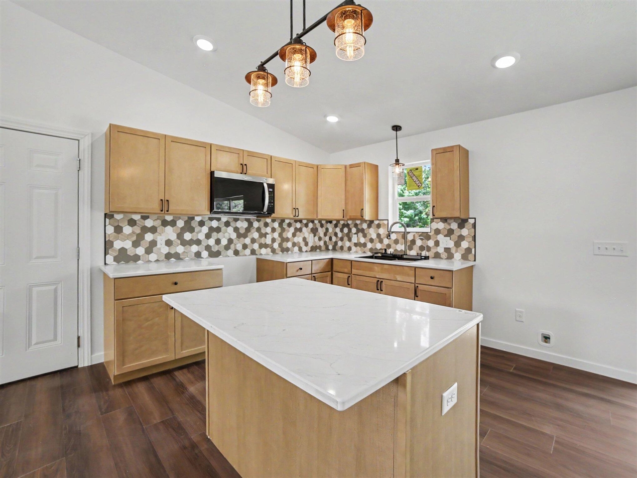5th image of 480 W Kenwood St, Twin Lake, MI 49457 | MLS# 70553028