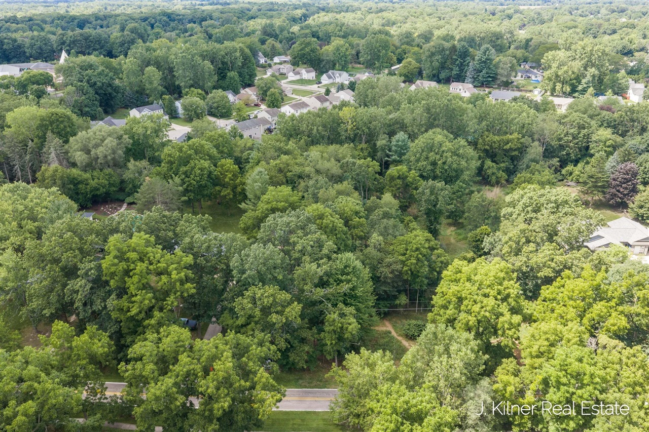 2nd image of 1859 Oakleigh Ave, Grand Rapids, MI 49504 | MLS# 70553036