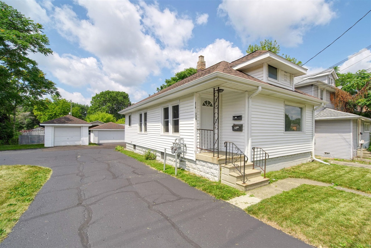 2nd image of 208 S Brown St, Jackson, MI 49203 | MLS# 70553059
