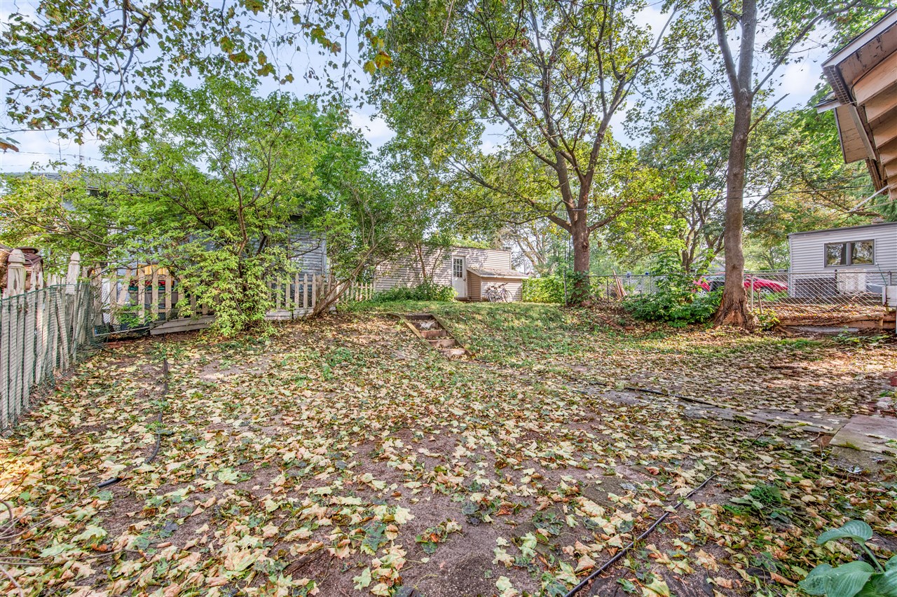 3rd image of 437 E Chapin St, Cadillac, MI 49601 | MLS# 70553060