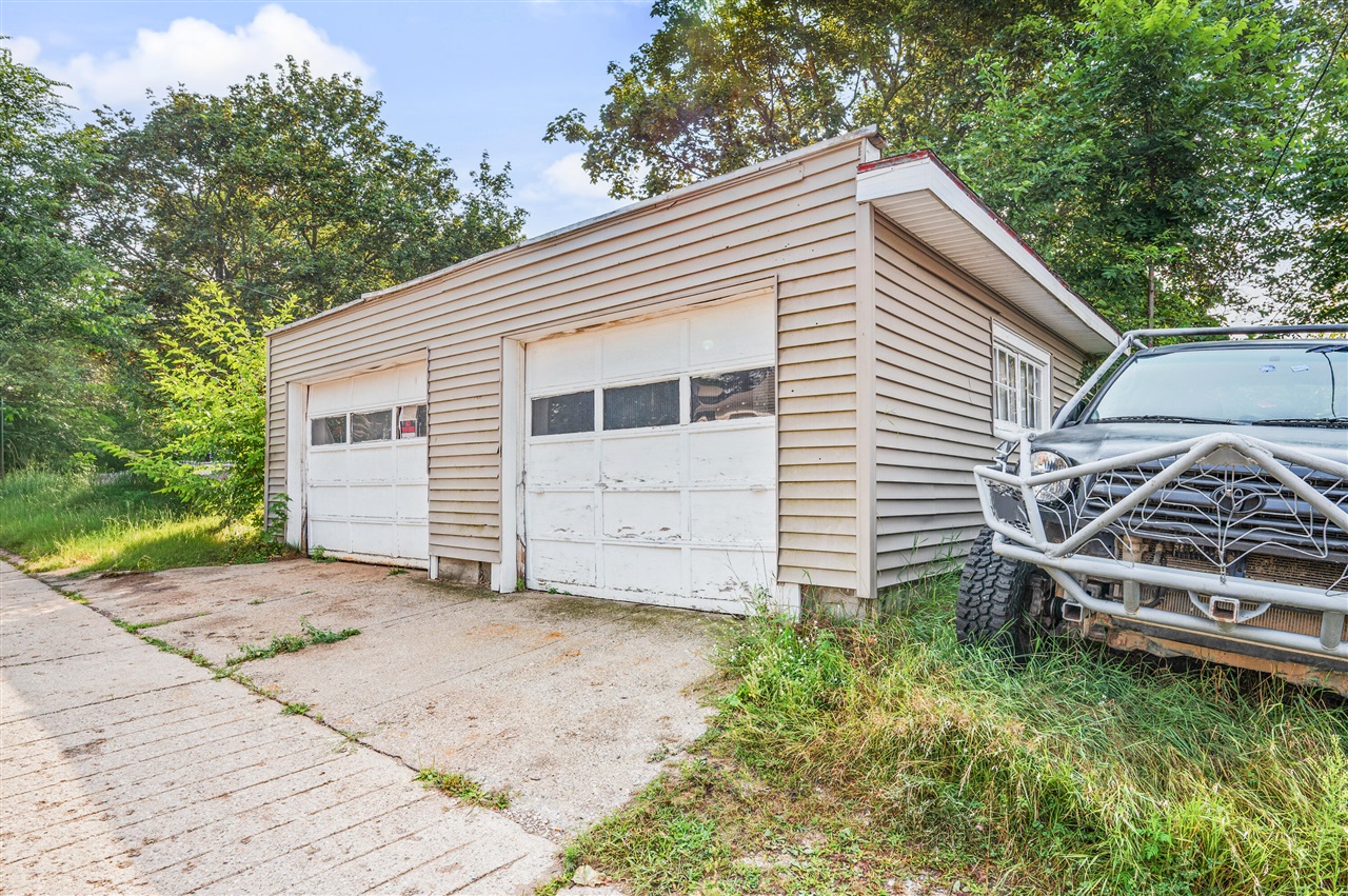 4th image of 437 E Chapin St, Cadillac, MI 49601 | MLS# 70553060