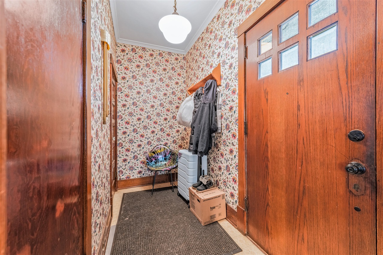 5th image of 437 E Chapin St, Cadillac, MI 49601 | MLS# 70553060