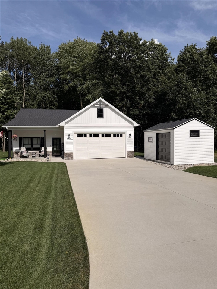2nd image of 7586 Regency Ln, Canadian Lakes, MI 49346 | MLS# 70553085