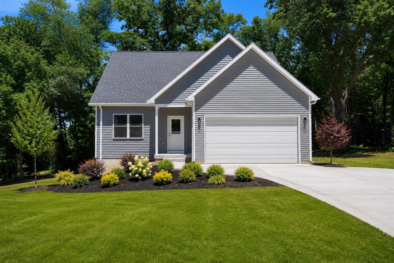 1st image of 1823 N Sutton Rd, Jackson, MI 49202 | MLS# 70553099