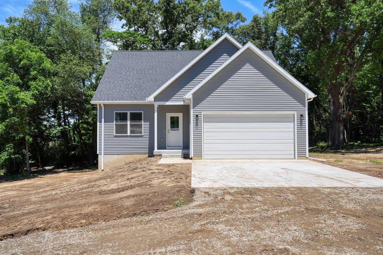 2nd image of 1823 N Sutton Rd, Jackson, MI 49202 | MLS# 70553099