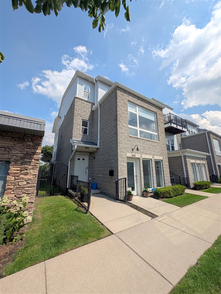 2nd image of 454 Hilton Rd, Ferndale, MI 48220 | MLS# 70553143