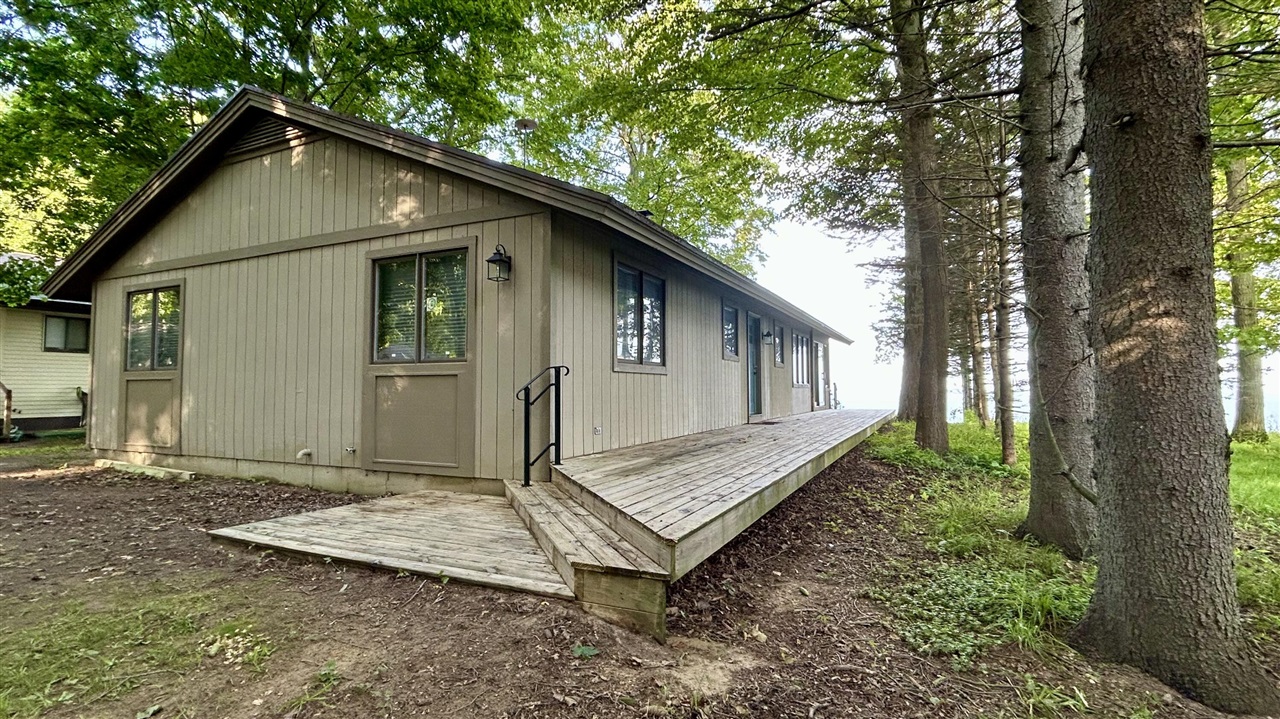 1st image of 1196 Cherry Dr, South Haven, MI 49090 | MLS# 70553146