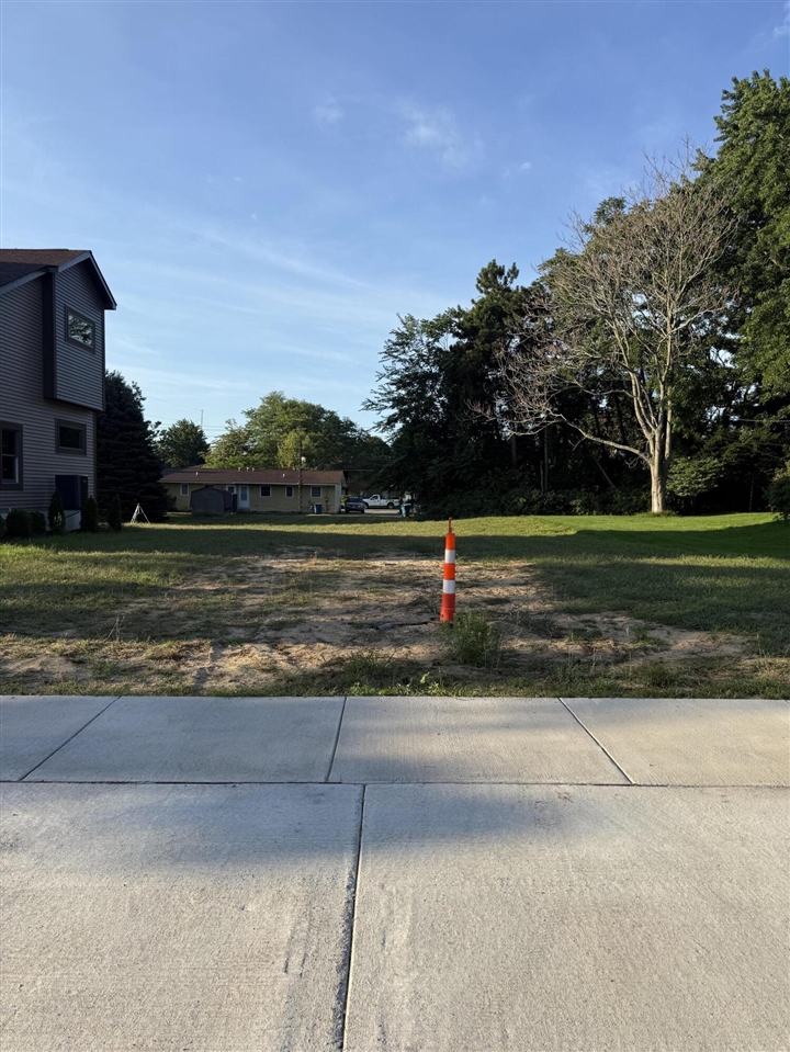 3rd image of 1030 Arlington Ave, Grand Haven, MI 49417 | MLS# 70553152