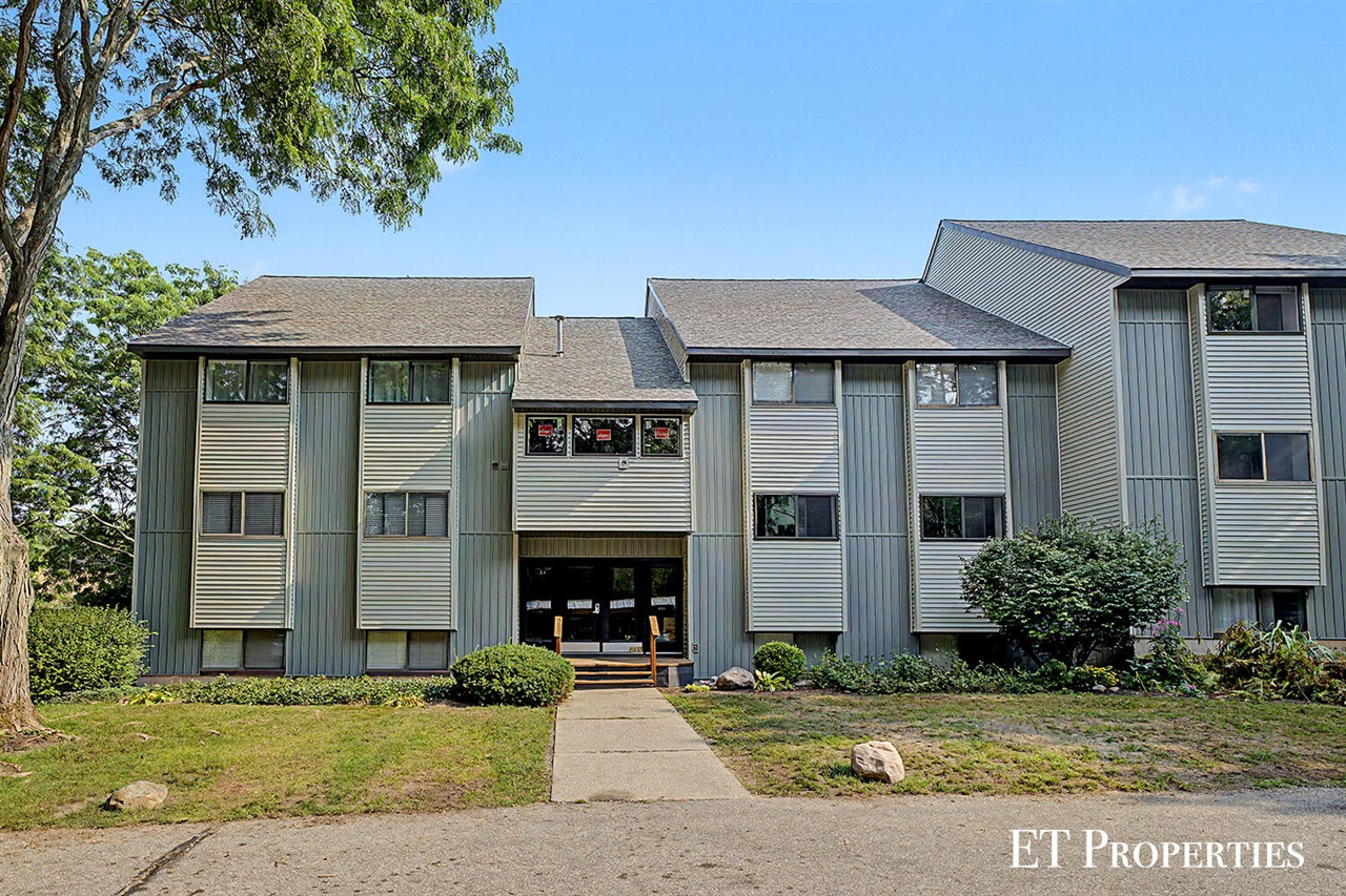 2nd image of 6681 Boca Vista Dr #201, Rockford, MI 49341 | MLS# 70553196