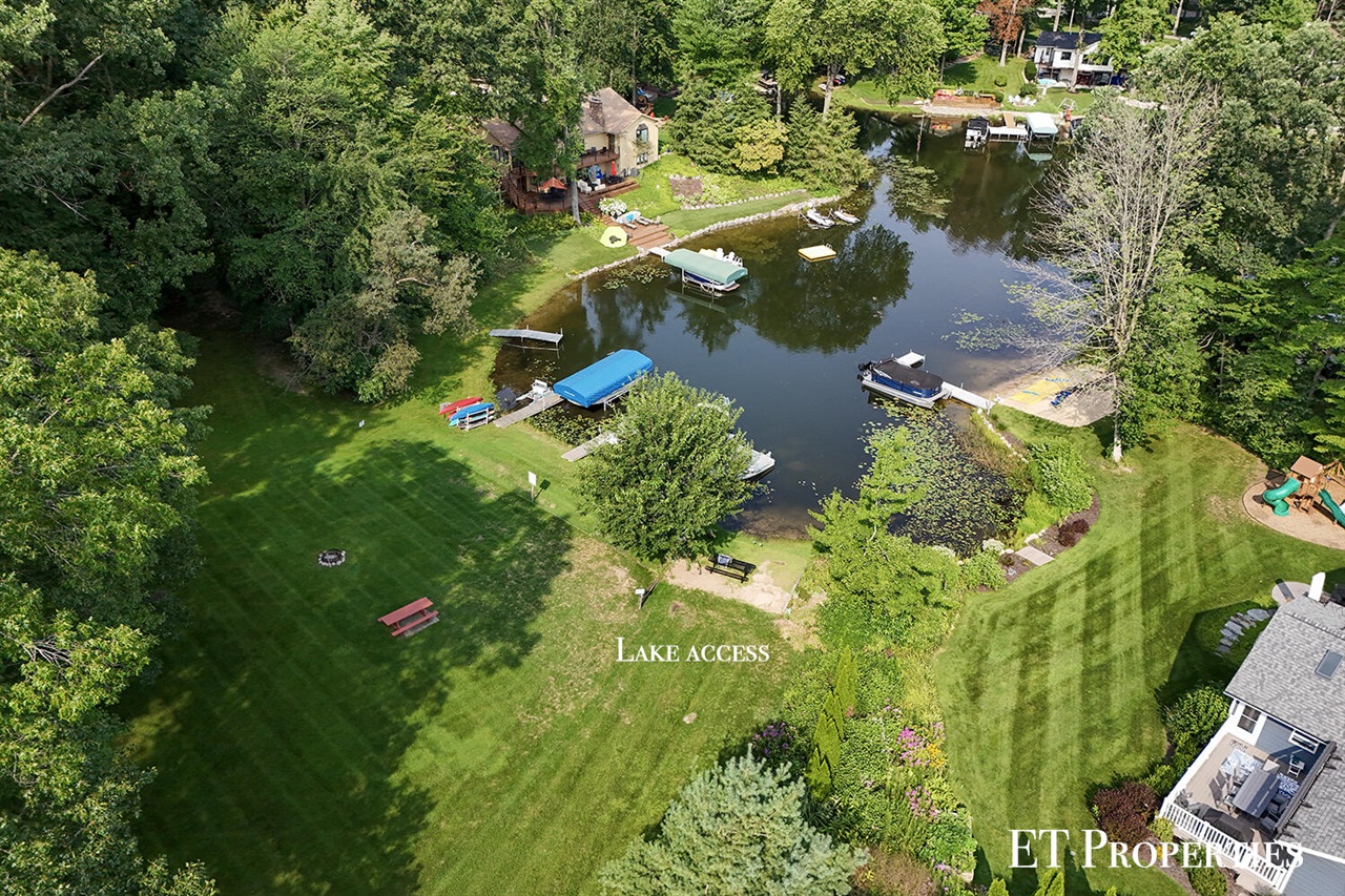 2nd image of 6681 Boca Vis Dr, Rockford, MI 49341
