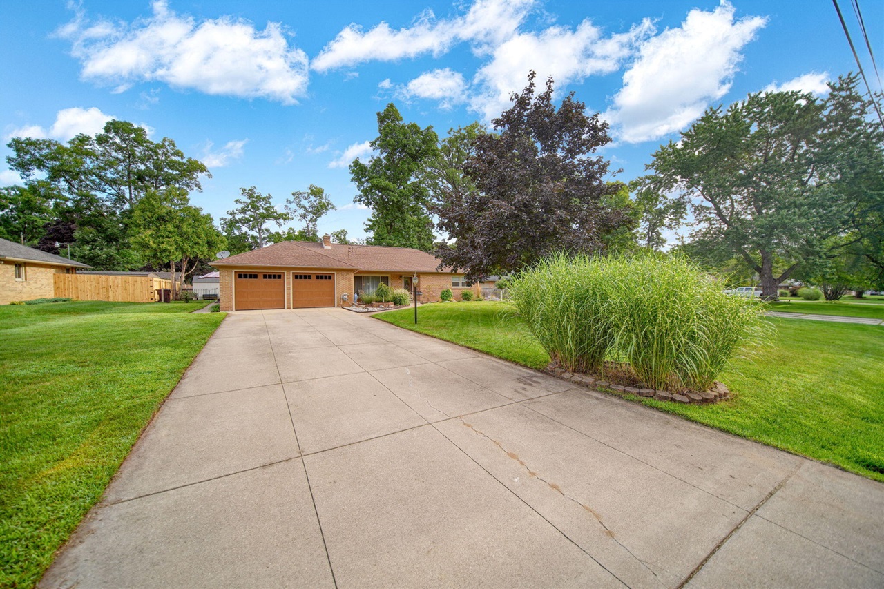 2nd image of 1730 Shoemaker Dr, Jackson, MI 49203 | MLS# 70553216