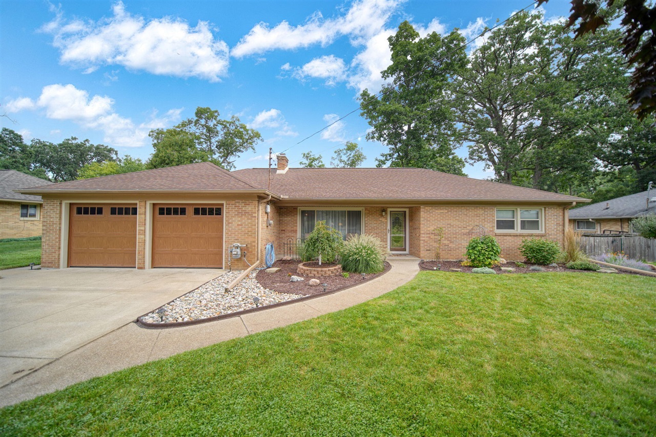 3rd image of 1730 Shoemaker Dr, Jackson, MI 49203 | MLS# 70553216
