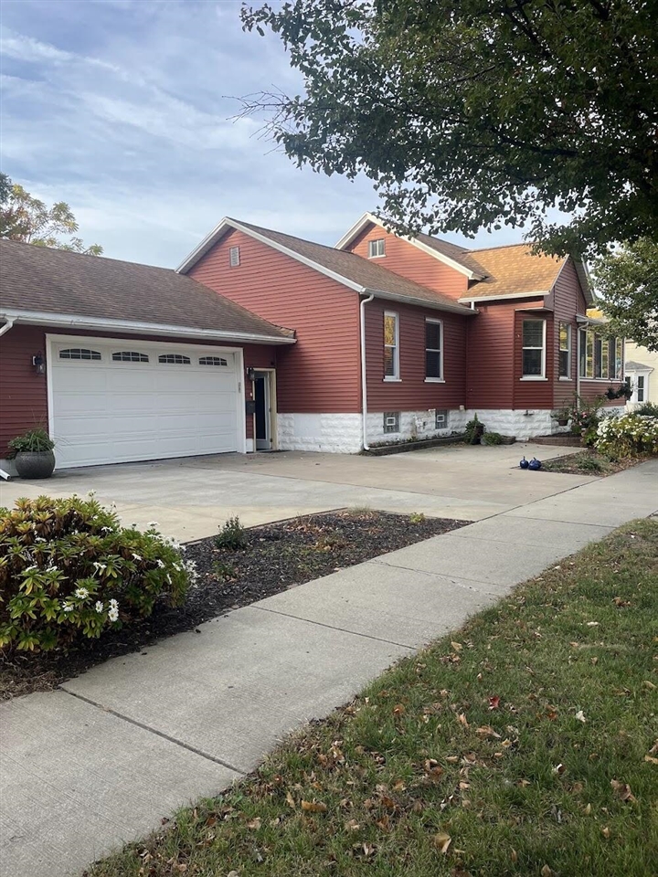 2nd image of 412 N 5th St, Grand Haven, MI 49417 | MLS# 70553222