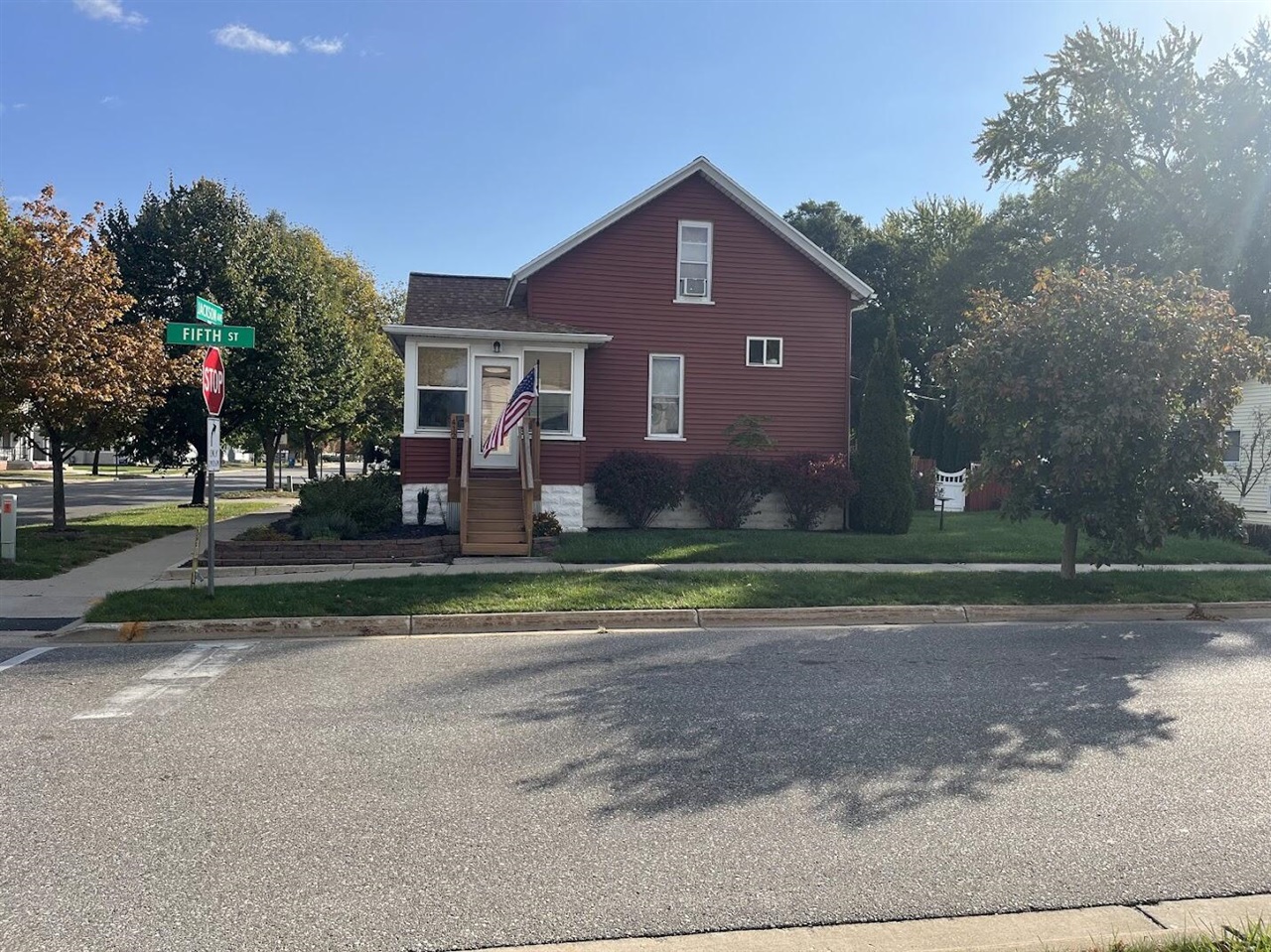 3rd image of 412 N 5Th St, Grand Haven, MI 49417 | MLS# 70553222