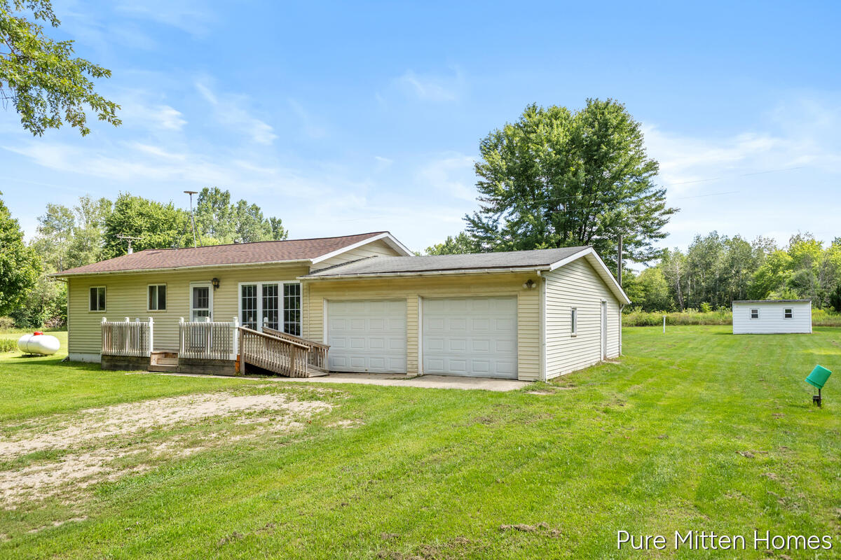 3rd image of 6118 N Hawley Hwy, Belding, MI 48809 | MLS# 70553228