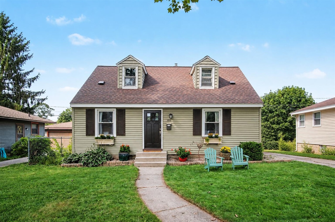 1st image of 105 Katherine Dr, Grand Rapids, MI 49505 | MLS# 70553246