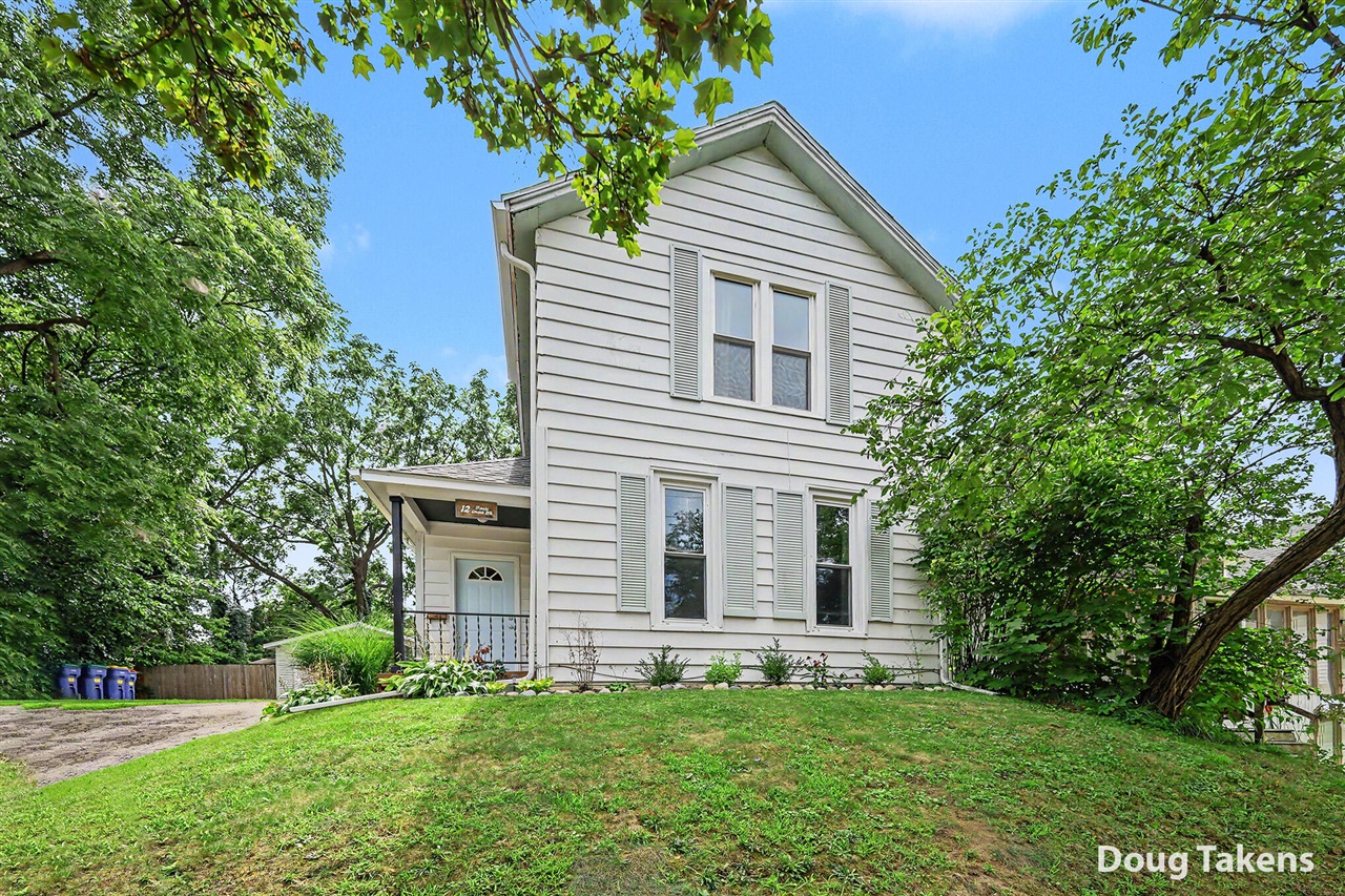 1st image of 12 Travis St, Grand Rapids, MI 49505 | MLS# 70553268