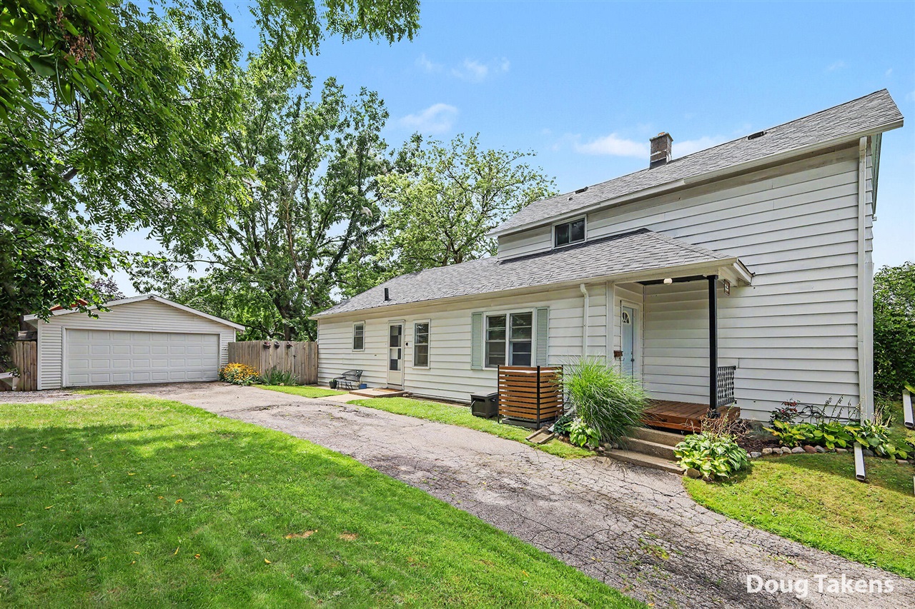 2nd image of 12 Travis St, Grand Rapids, MI 49505 | MLS# 70553268