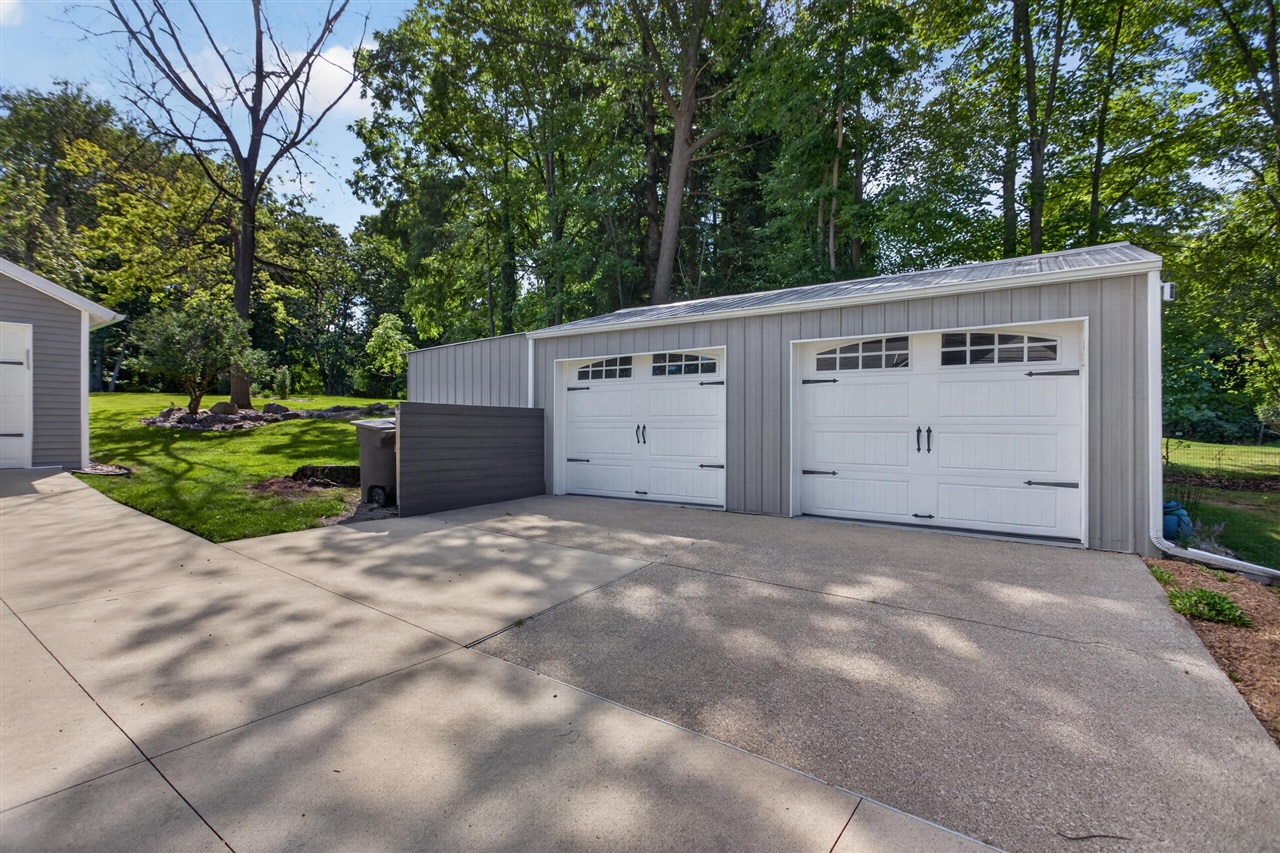 2nd image of 527 Pershing Ave, Jackson, MI 49203 | MLS# 70553282