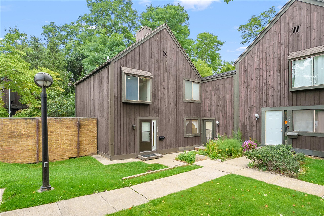 1st image of 238 Falkirk Ct, Kalamazoo, MI 49006 | MLS# 70553335