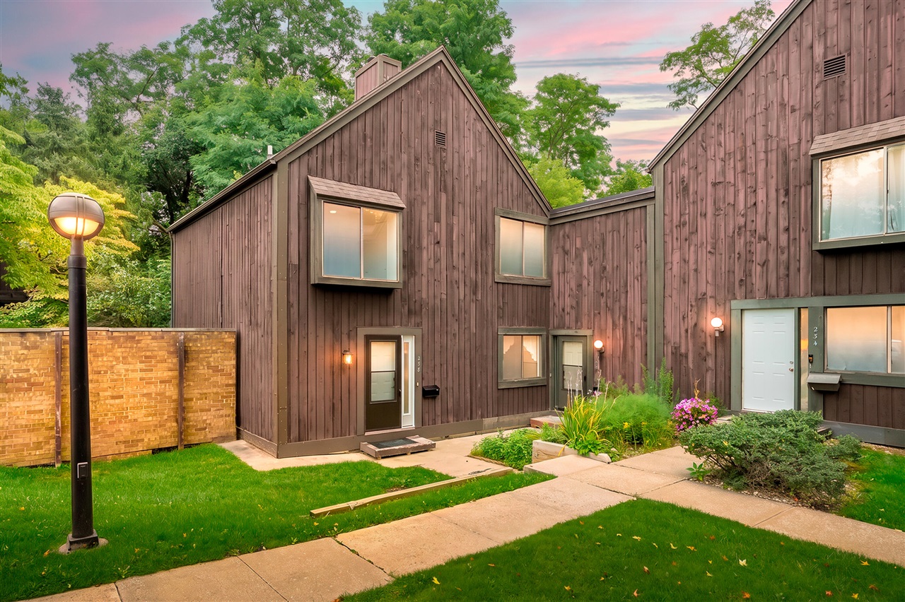 31st image of 238 Falkirk Ct, Kalamazoo, MI 49006 | MLS# 70553335