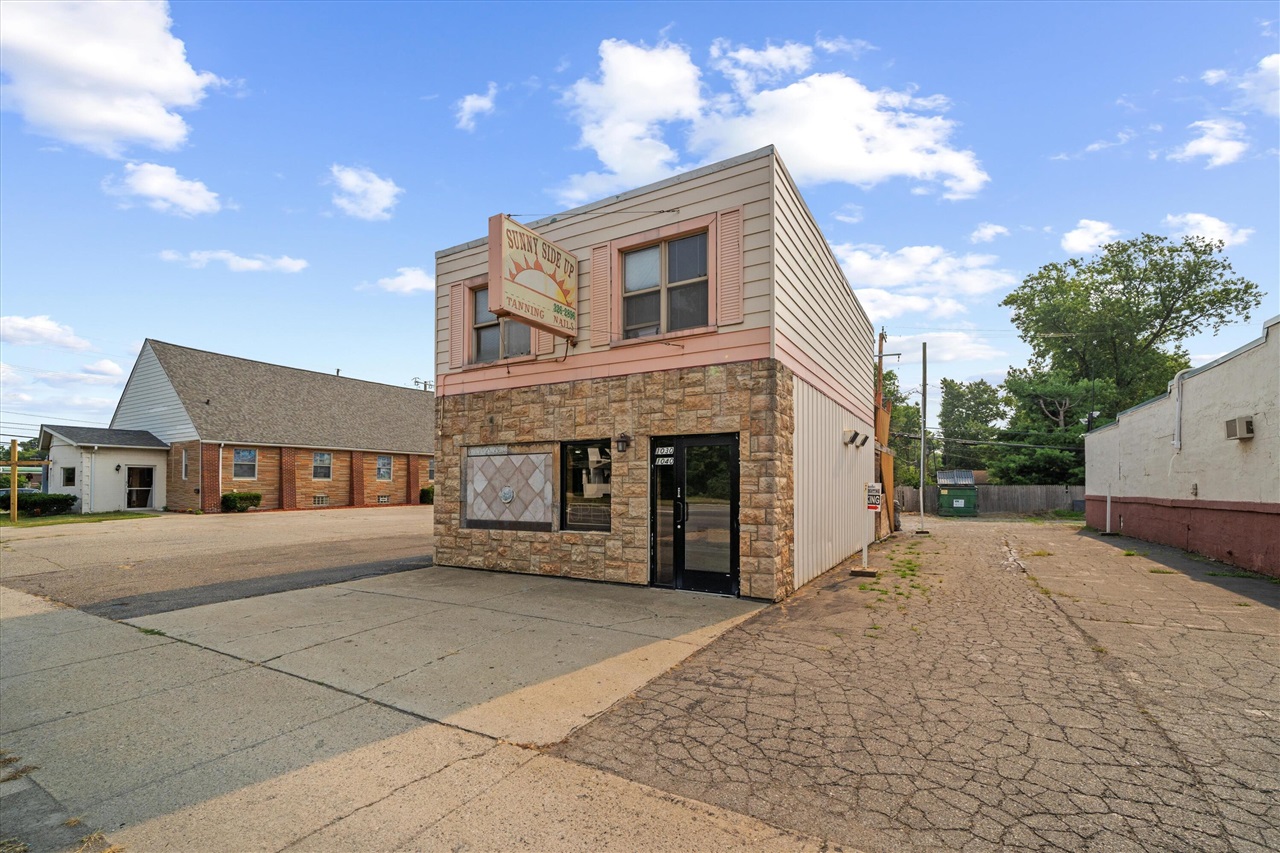 1st image of 1040 N Wayne Rd, Westland, MI 48185 | MLS# 70553345