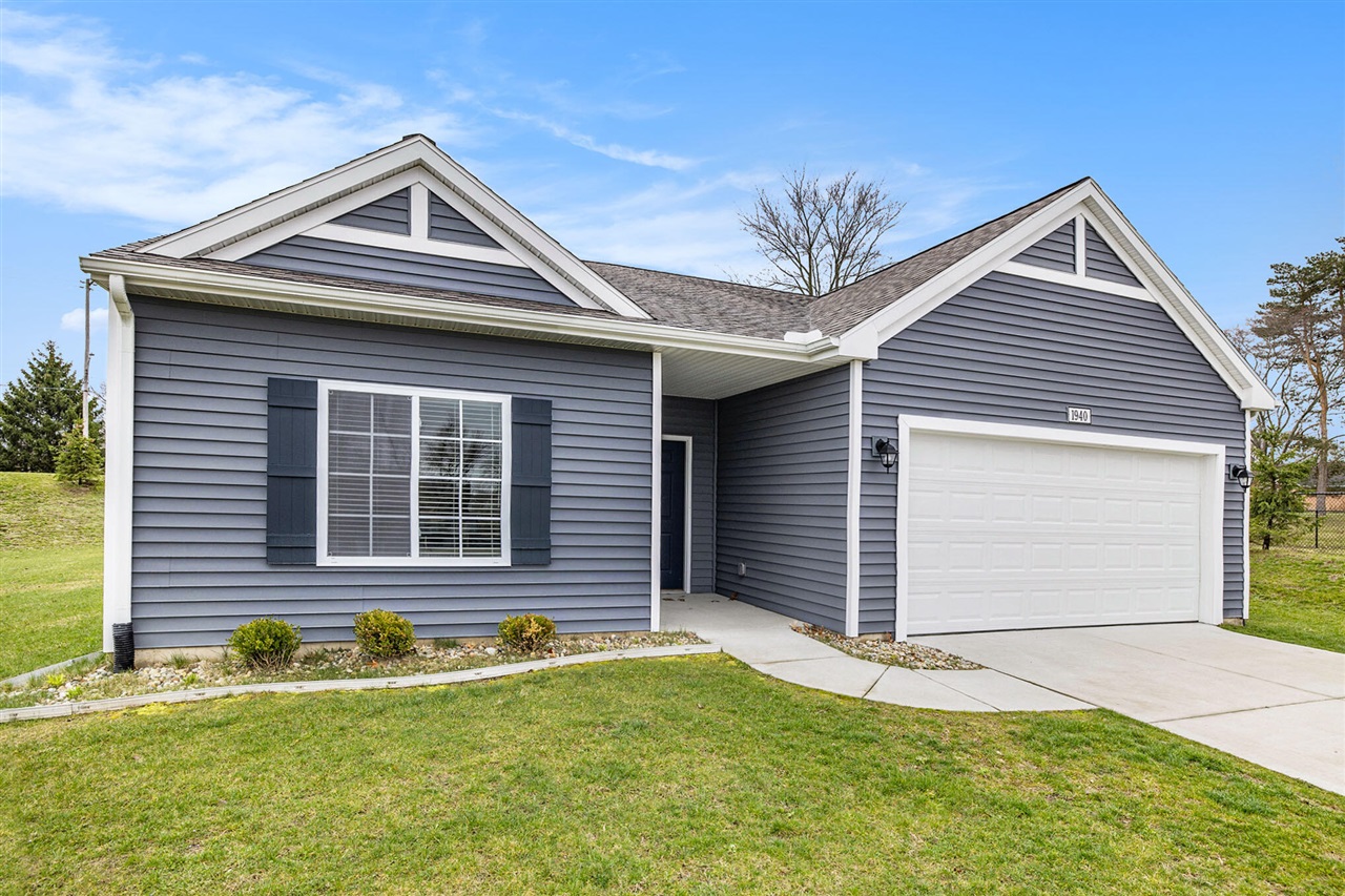 1st image of 945 Ridgetop Cir, Kalamazoo, MI 49009 | MLS# 70553363