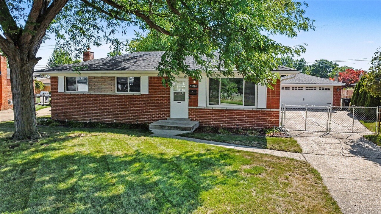 2nd image of 33826 Brookshire Dr, Sterling Heights, MI 48312 | MLS# 70553371