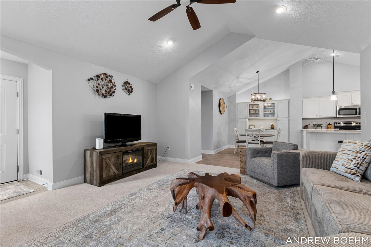 3rd image of 1220 Waterwalk Dr, Holland, MI 49423 | MLS# 70553409