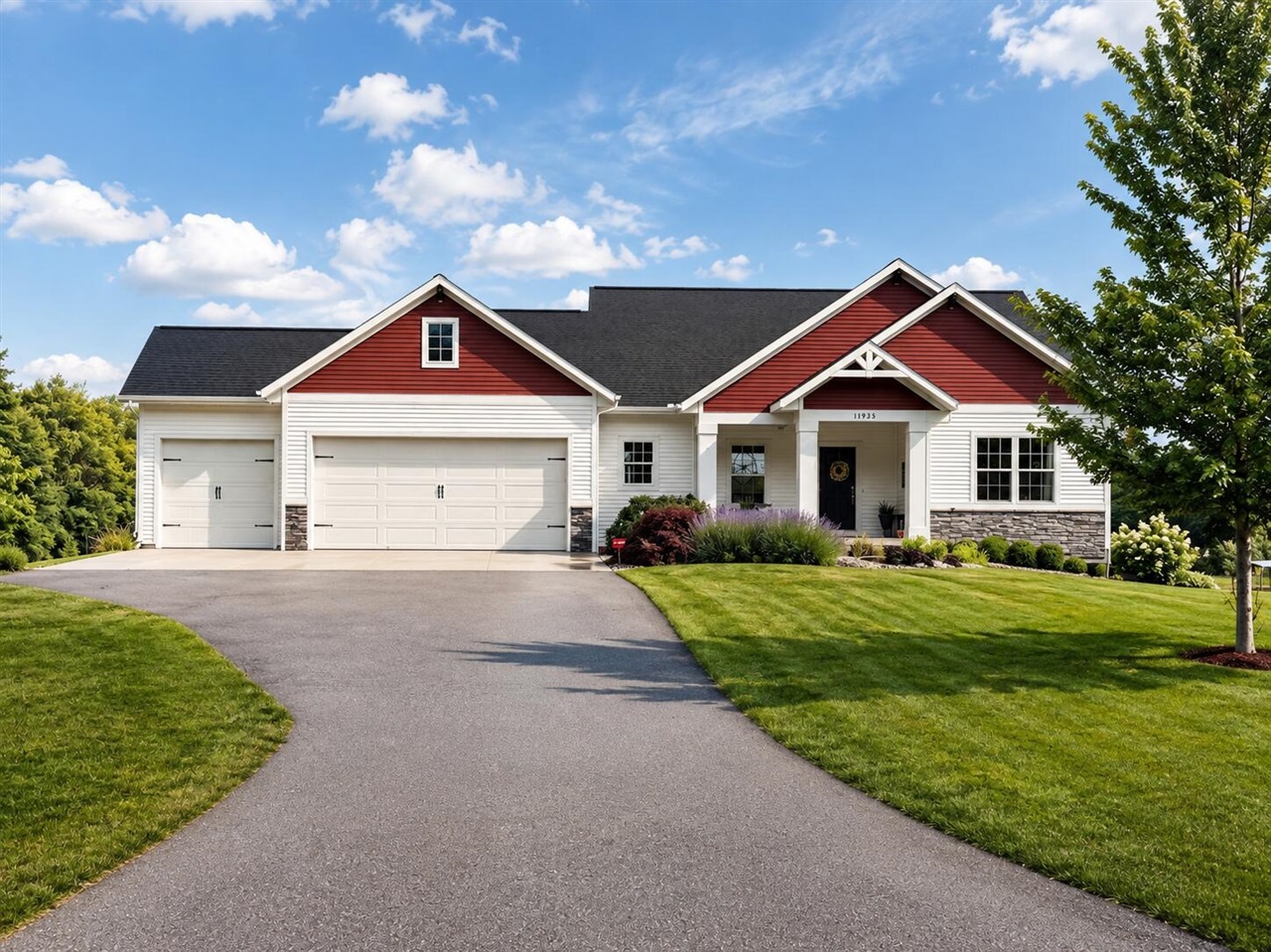 1st image of 11953 124th Ave, Grand Haven, MI 49417 | MLS# 70553411
