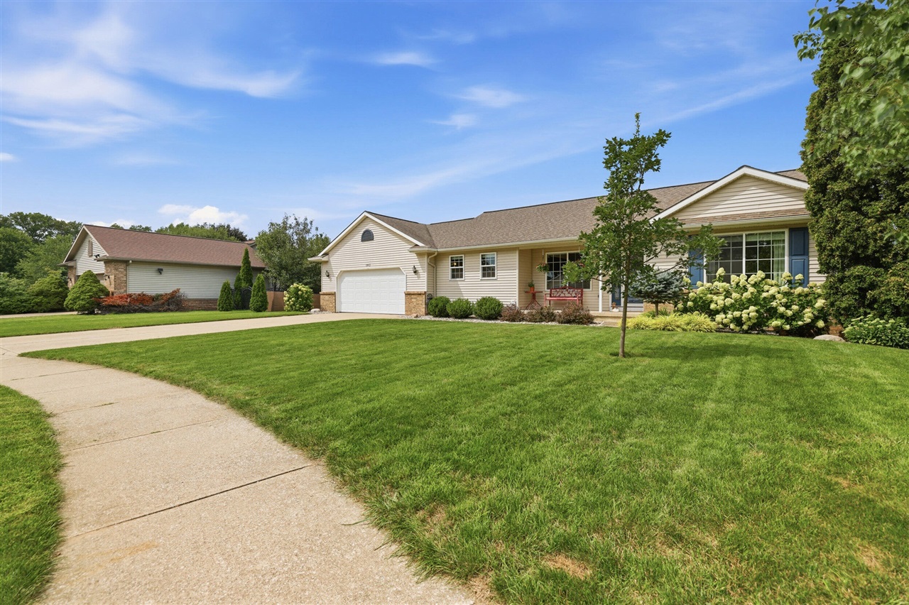 3rd image of 2913 Belle Meadow Dr, Byron Center, MI 49315 | MLS# 70553427