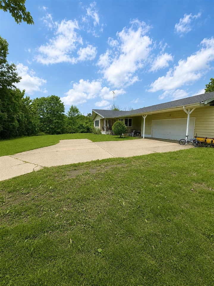 Photo 3 of Single family home for sale at 12215 Leonard Rd, Nunica, MI 49448 | MLS# 70553437 | Listing updated on 2026-09-23