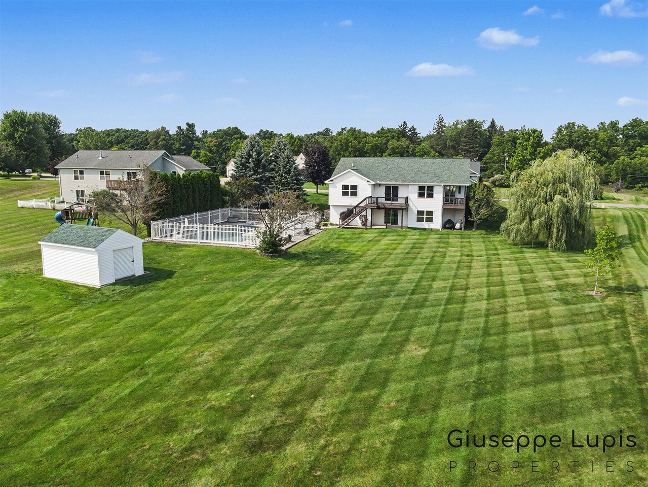 2nd image of 5870 Terrace Ridge Dr, Rockford, MI 49341 | MLS# 70553453