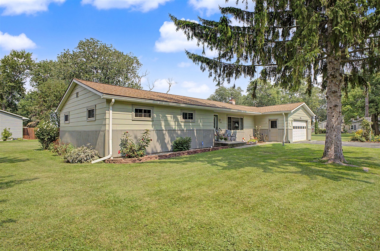 2nd image of 7676 Southmoor Dr, Monroe, MI 48161 | MLS# 70553468