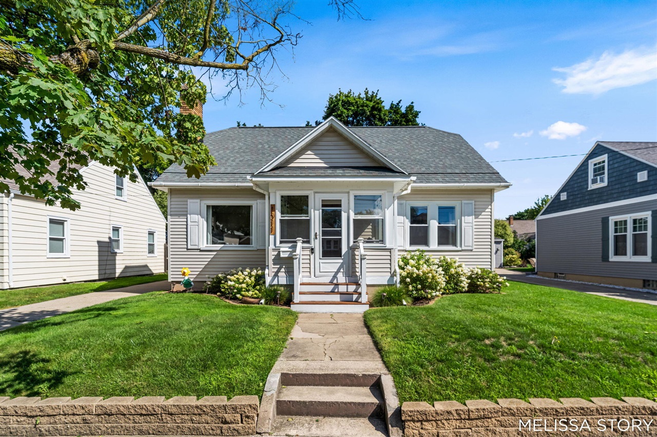 1st image of 1011 Beechwood St, Grand Rapids, MI 49505 | MLS# 70553518