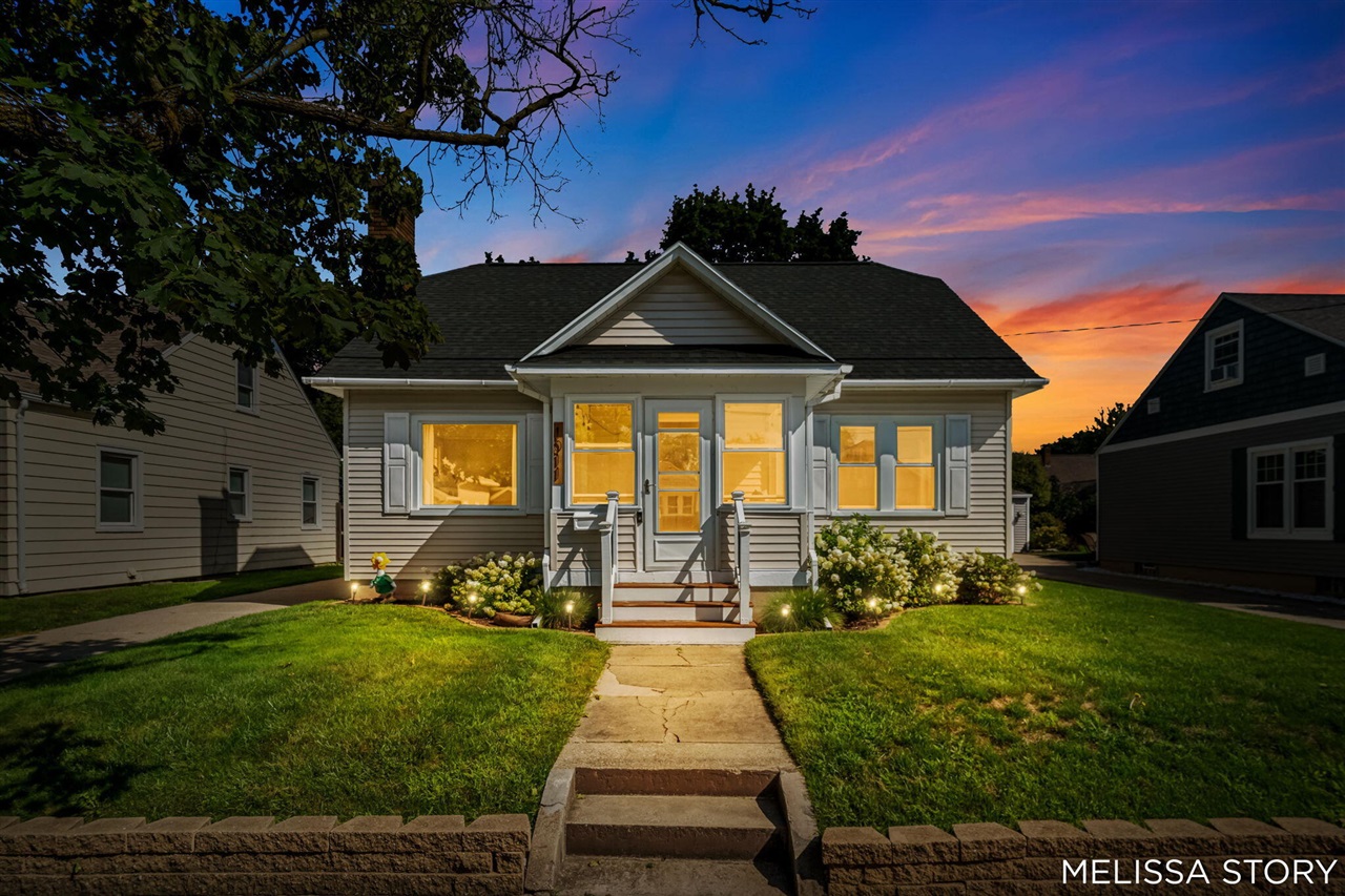2nd image of 1011 Beechwood St, Grand Rapids, MI 49505 | MLS# 70553518
