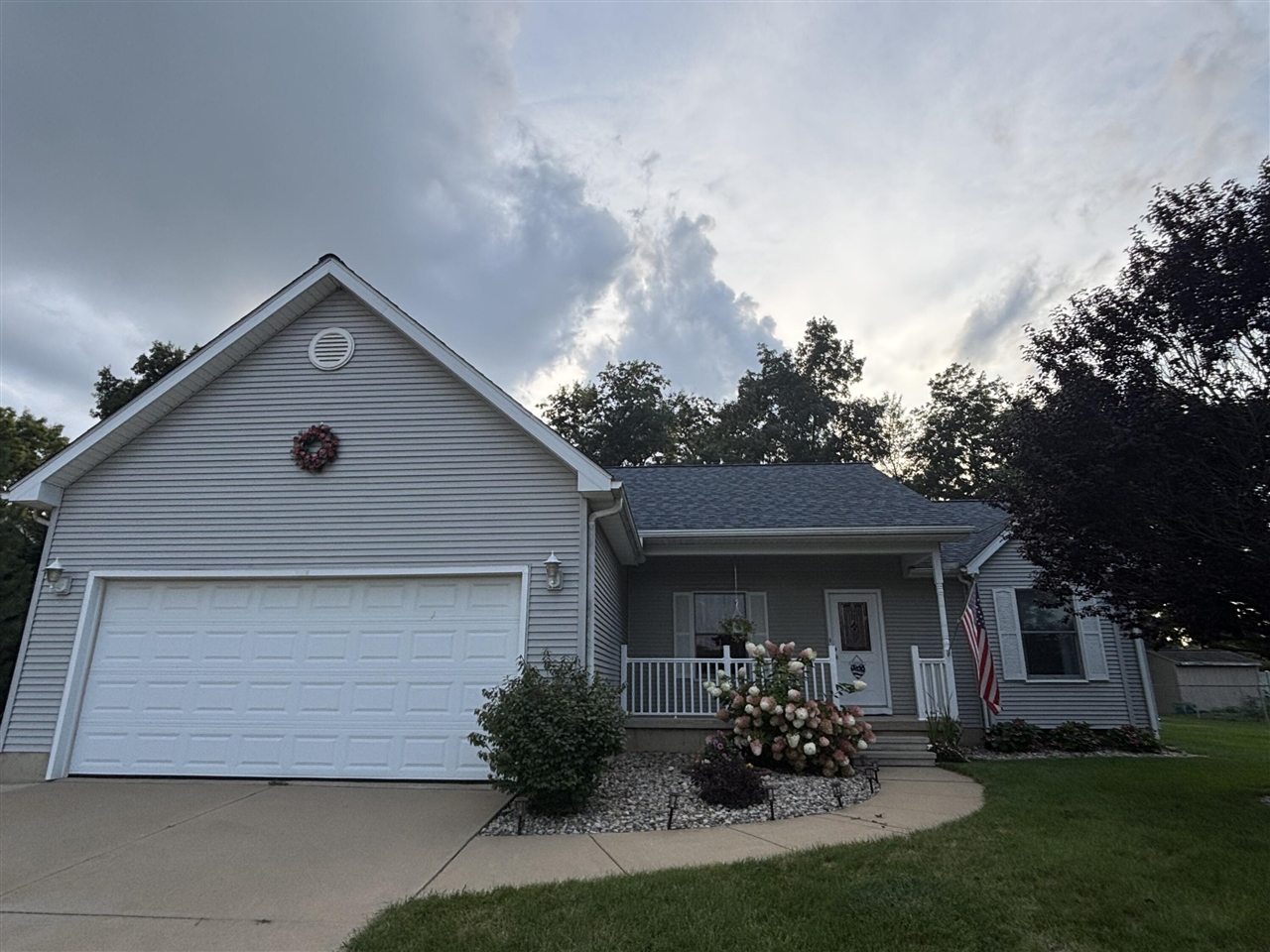 1st image of 1318 Catsyl Rd, Jackson, MI 49203 | MLS# 70553528