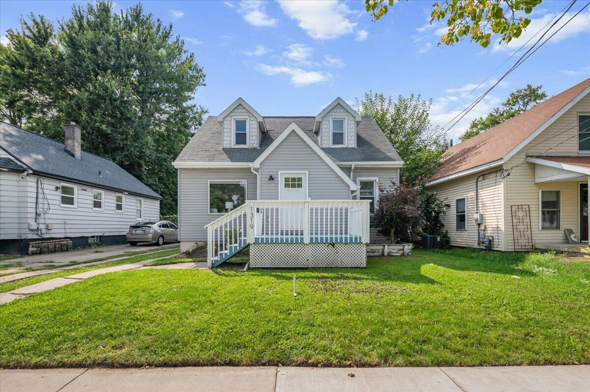 Single family home for sale at 1319 Diamond Ave, Grand Rapids, MI 49505 | MLS# 70553536