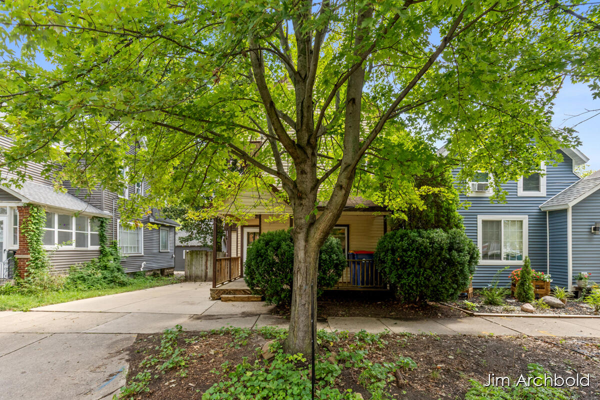2nd image of 816 Jennette Ave, Grand Rapids, MI 49504 | MLS# 70553537