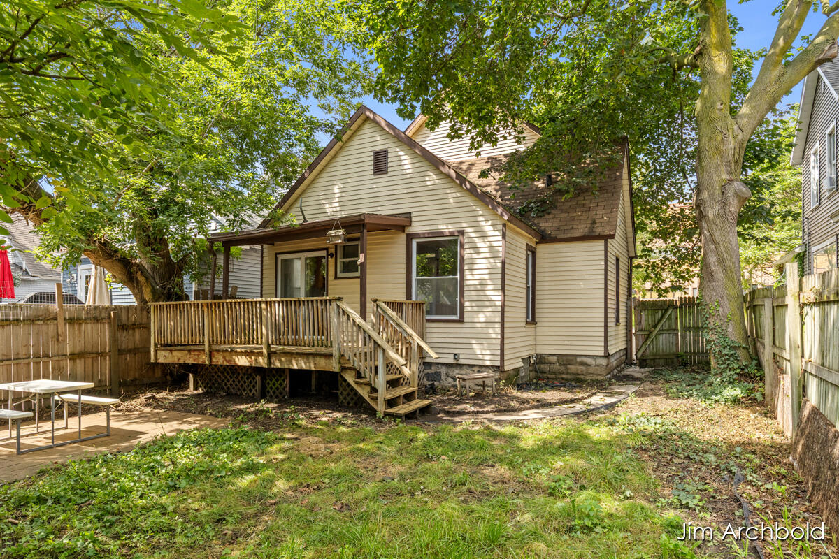 23rd image of 816 Jennette Ave, Grand Rapids, MI 49504 | MLS# 70553537