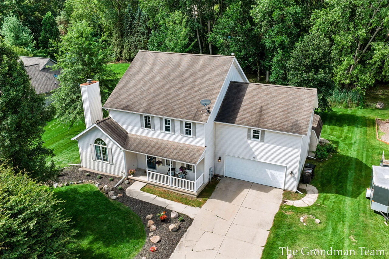 2nd image of 40 Rockview Dr, Rockford, MI 49341 | MLS# 70553553