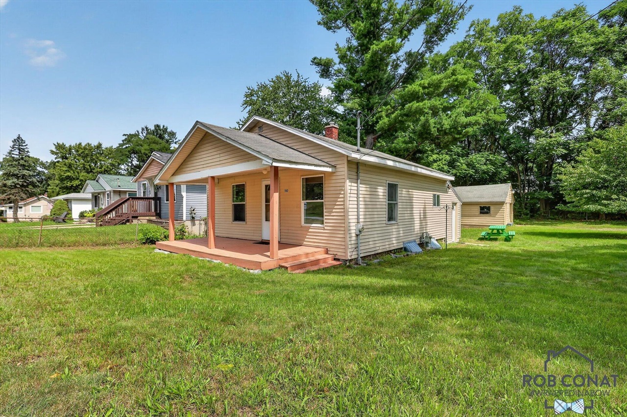 1st image of 1662 Bristol Ave, Grand Rapids, MI 49504 | MLS# 70553557