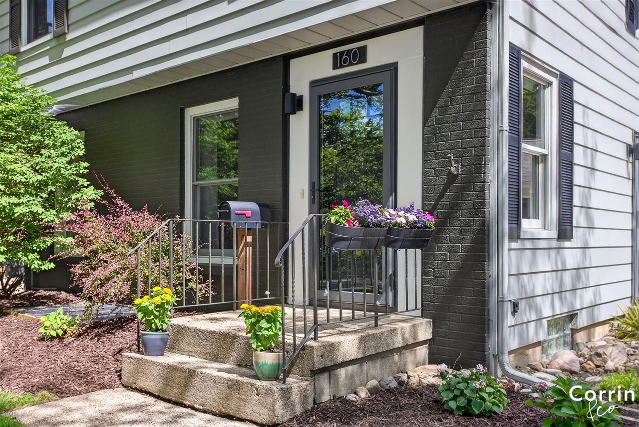 2nd image of 160 S Parklane Dr, Grand Rapids, MI 49505 | MLS# 70553566
