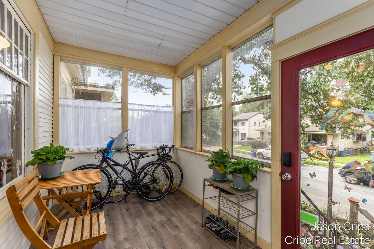 Photo 1 of Single family home for sale at 706 Lafayette Ave, Grand Rapids, MI 49503 | MLS# 70553577 | Listing updated on 2026-10-07