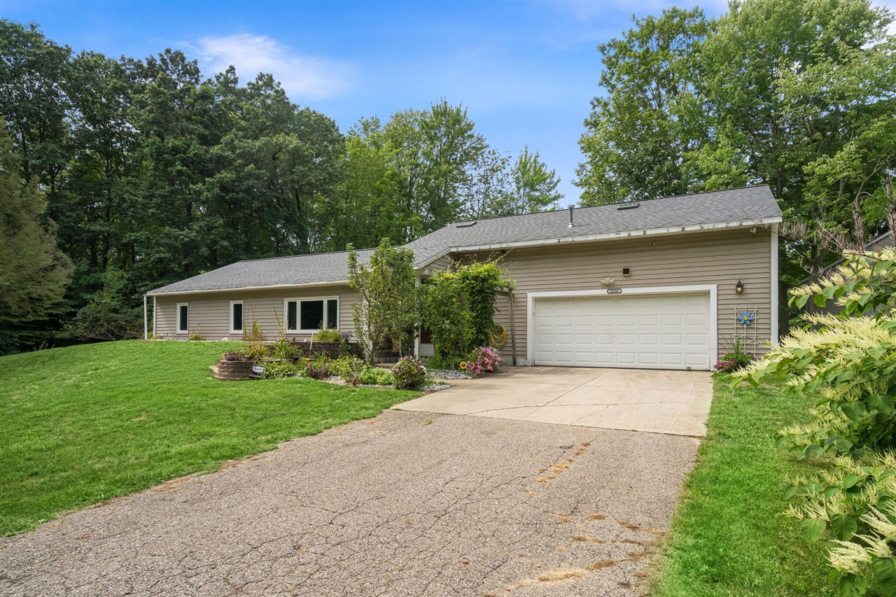 Photo 3 of Single family home for sale at 18145 148th Ave, Spring Lake, MI 49456 | MLS# 70553579 | Listing updated on 2026-09-15