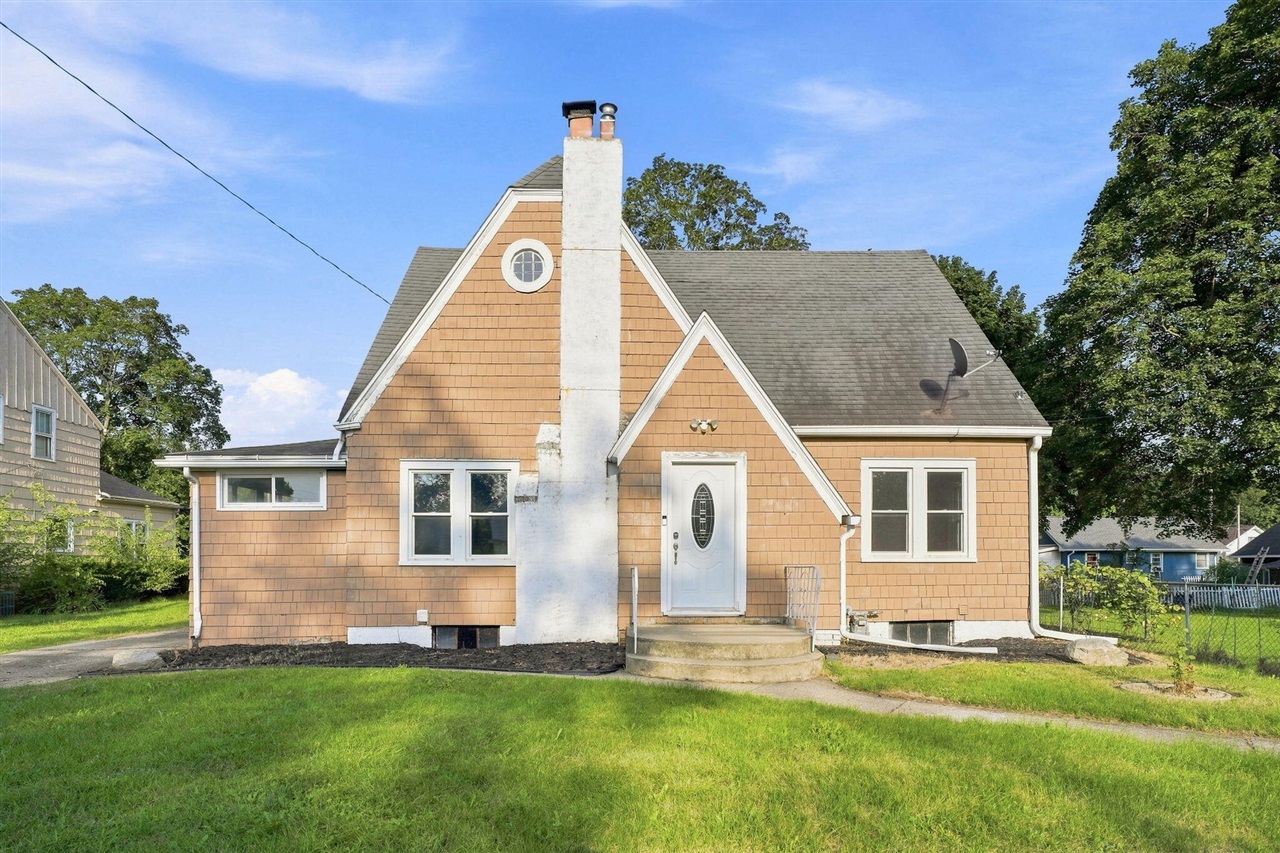 Photo 1 of Single family home for sale at 136 E Ave, Battle Creek, MI 49017 | MLS# 70553618 | Listing updated on 2026-09-17